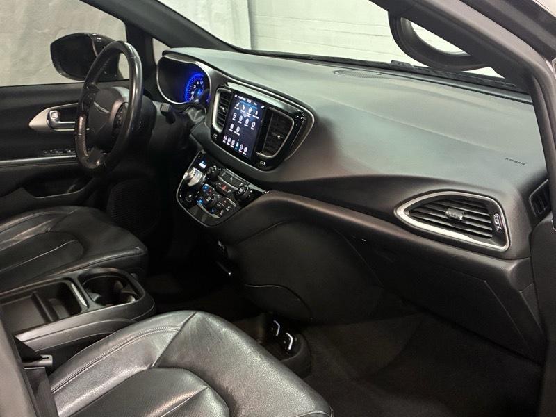Chrysler Pacifica Touring L AWD 2020