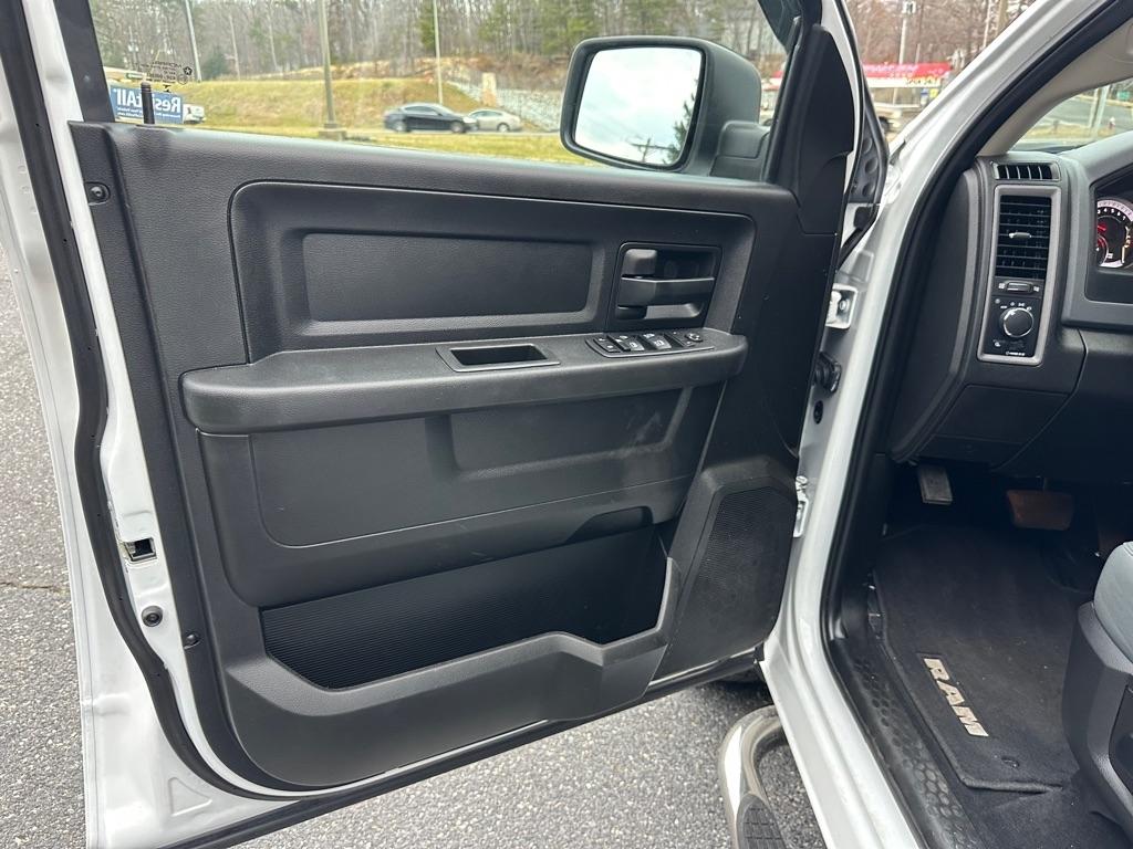 RAM 1500 Classic Tradesman Crew Cab SWB 2WD 2020