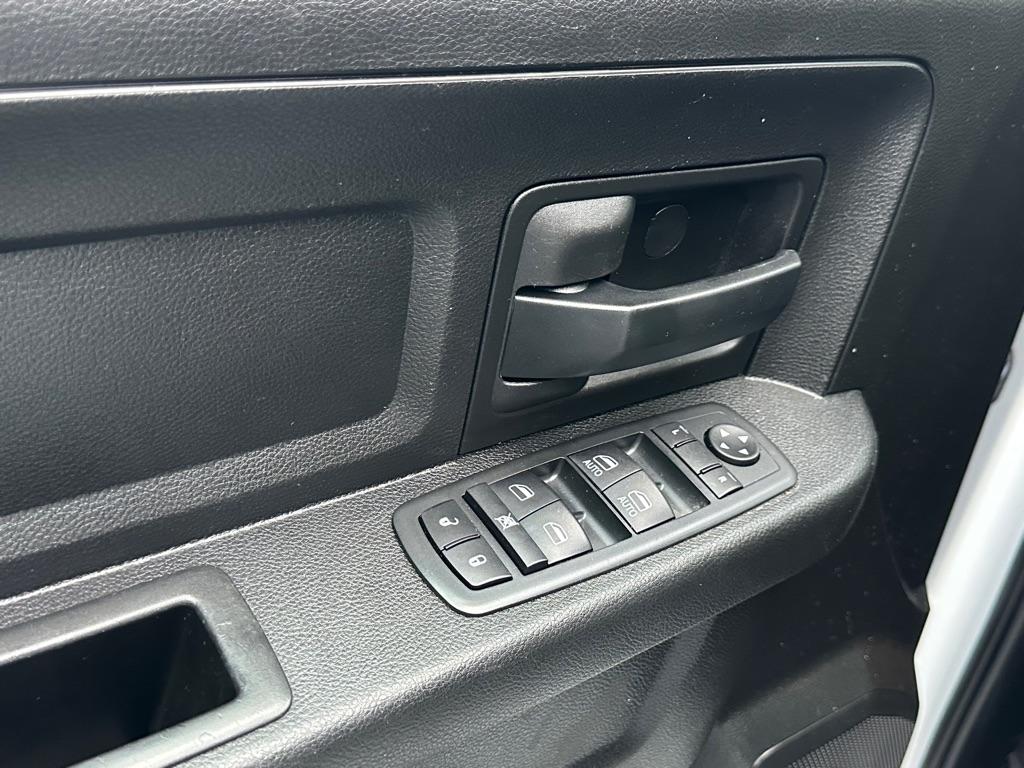 RAM 1500 Classic Tradesman Crew Cab SWB 2WD 2020