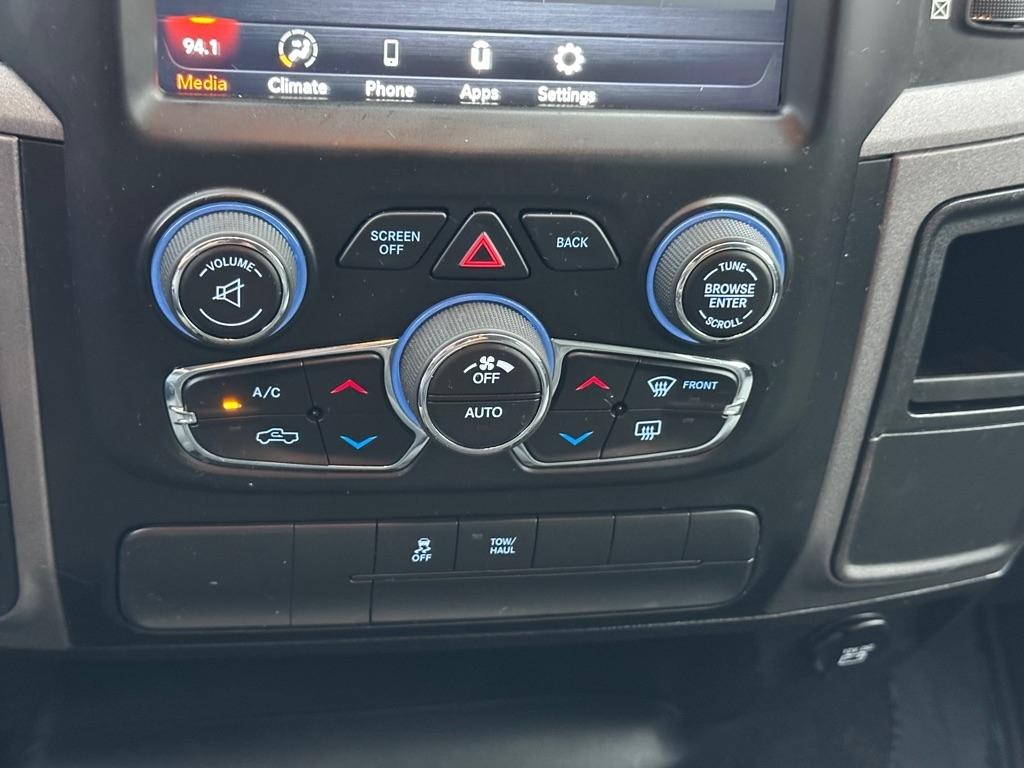 RAM 1500 Classic Tradesman Crew Cab SWB 2WD 2020