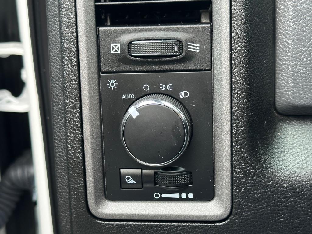 RAM 1500 Classic Tradesman Crew Cab SWB 2WD 2020