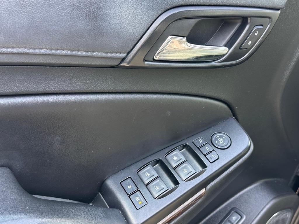 2018 Chevrolet Suburban LT - Photo 10