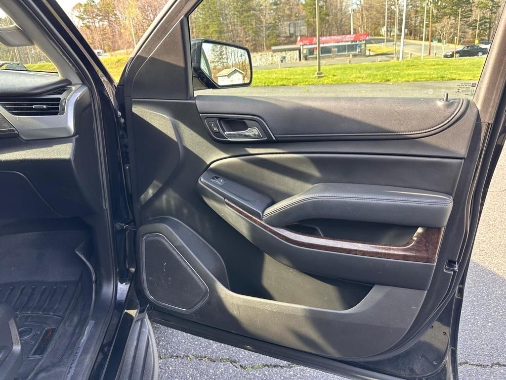 2018 Chevrolet Suburban LT - Photo 14
