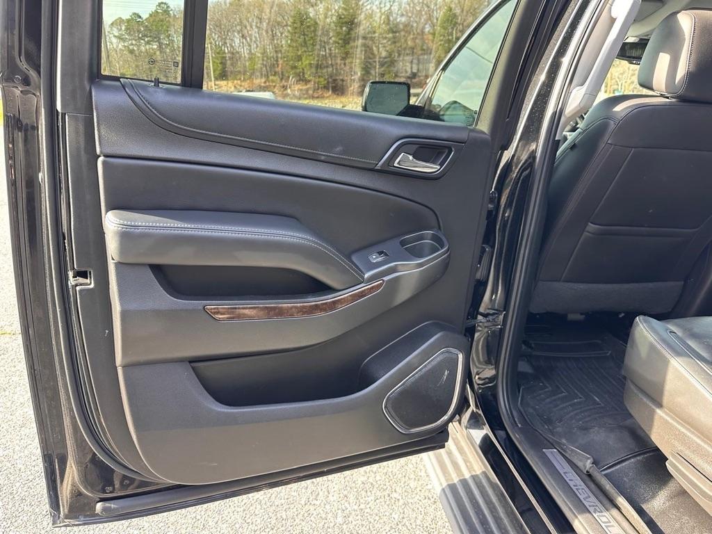 2018 Chevrolet Suburban LT - Photo 18