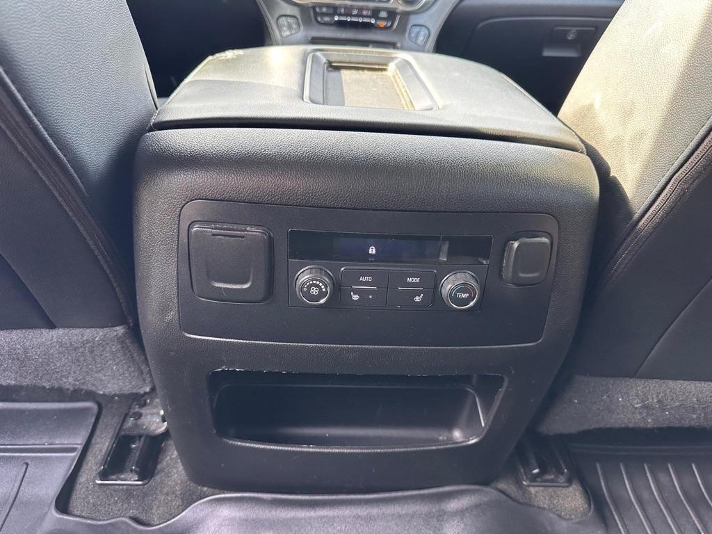 2018 Chevrolet Suburban LT - Photo 20