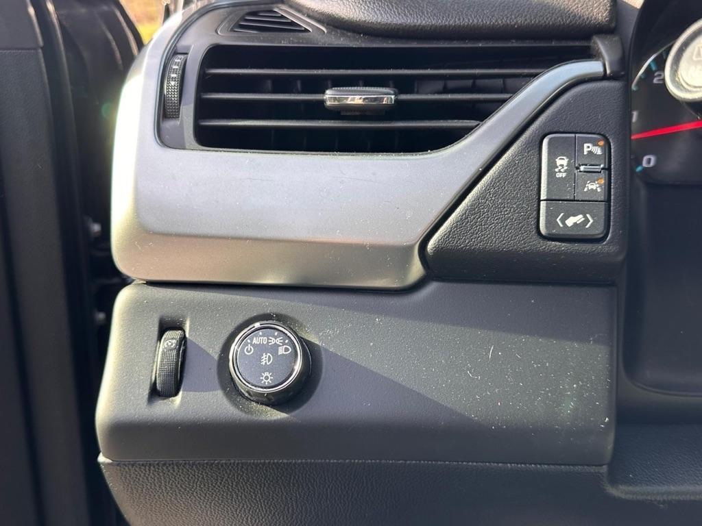 2018 Chevrolet Suburban LT - Photo 32