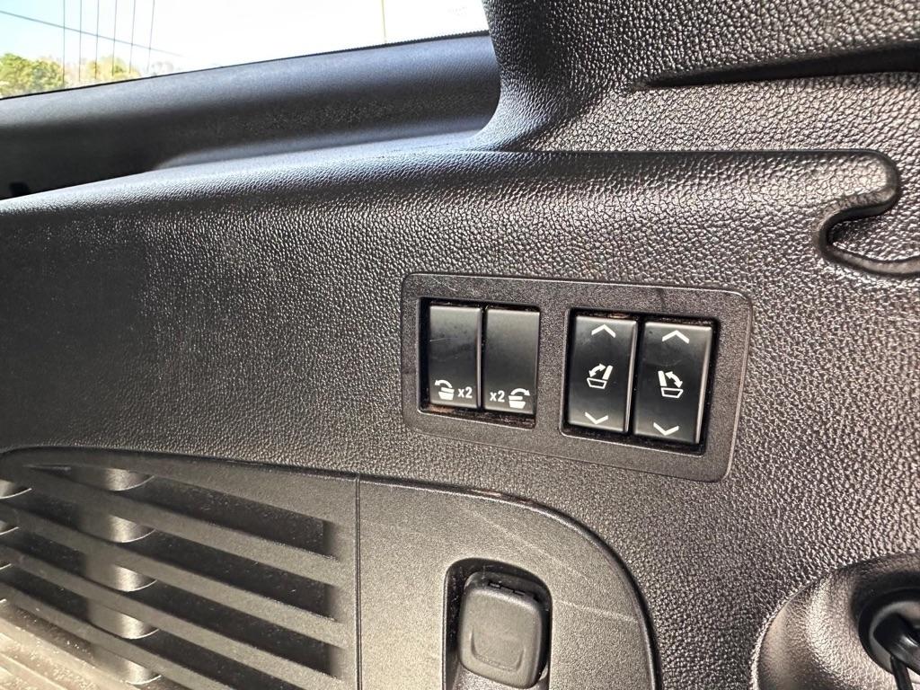 2018 Chevrolet Suburban LT - Photo 36