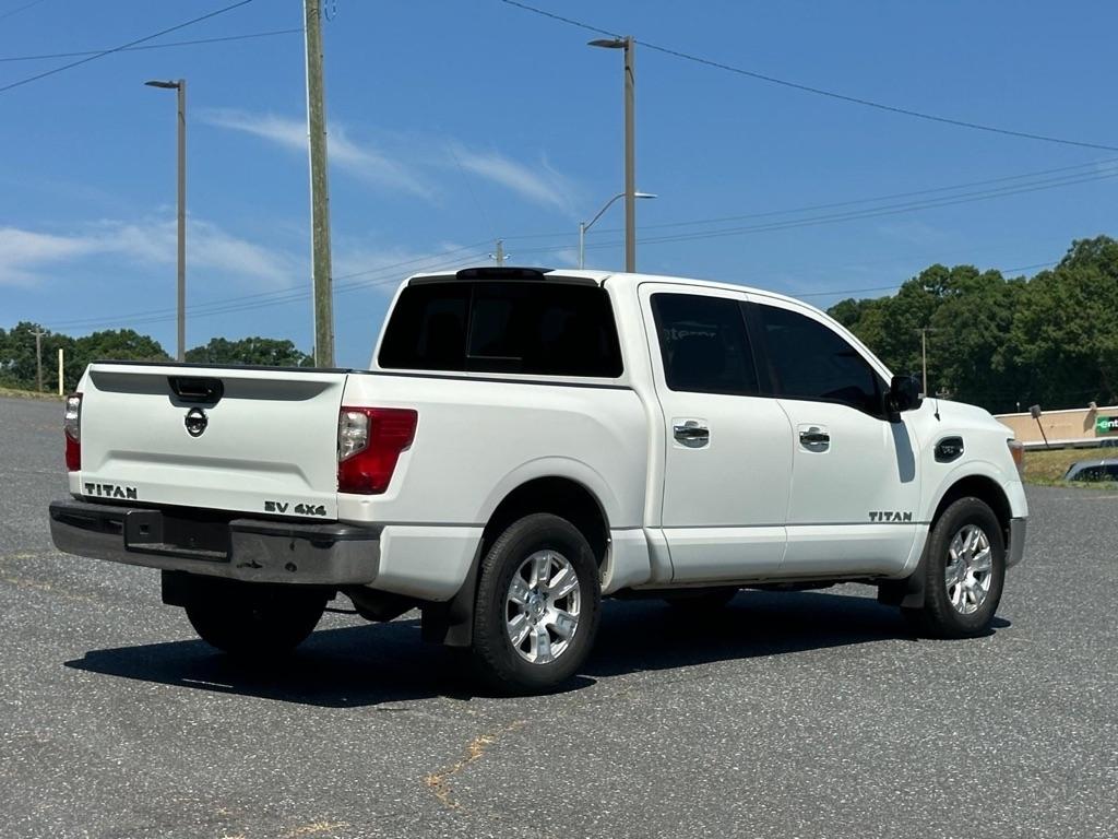 Nissan Titan SV 2017
