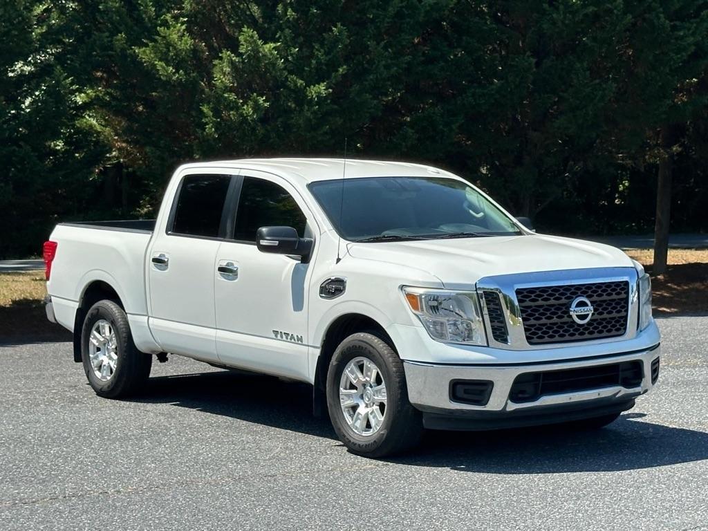 Nissan Titan SV 2017