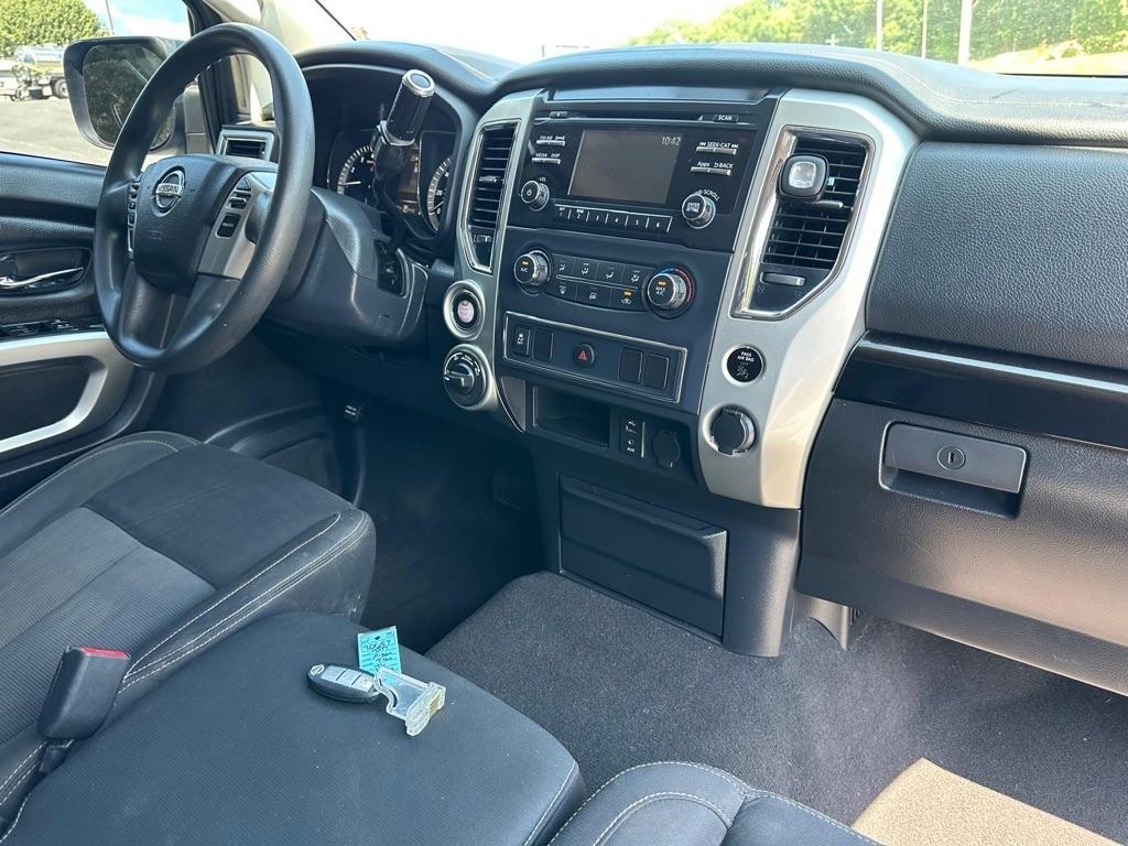 Nissan Titan SV 2017