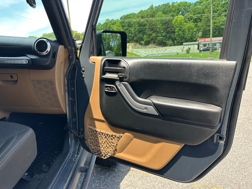 Jeep Wrangler Unlimited Sahara 4WD 2017