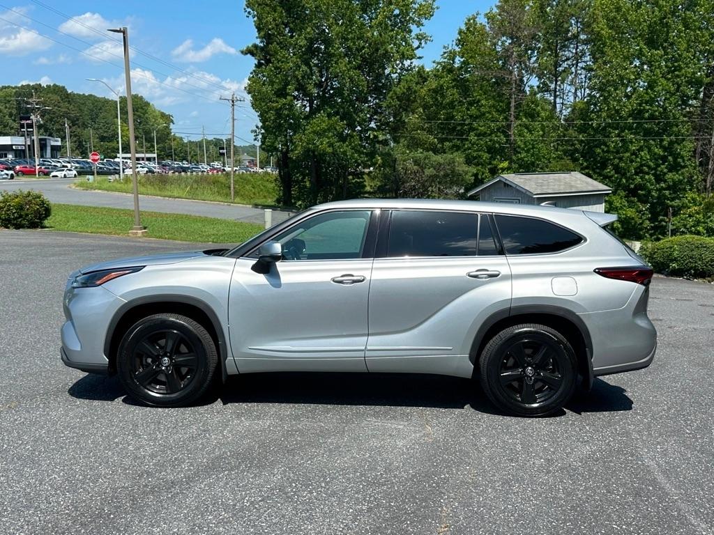 Toyota Highlander LE AWD V6 2022