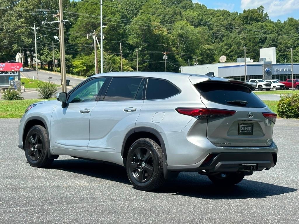Toyota Highlander LE AWD V6 2022