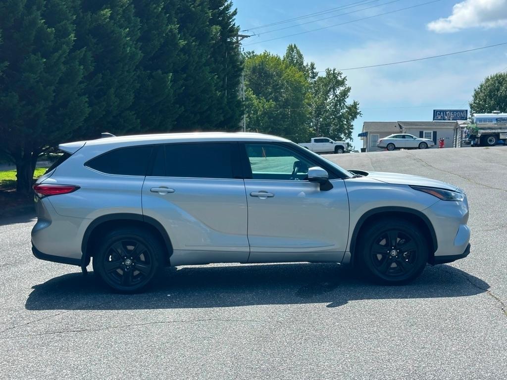Toyota Highlander LE AWD V6 2022