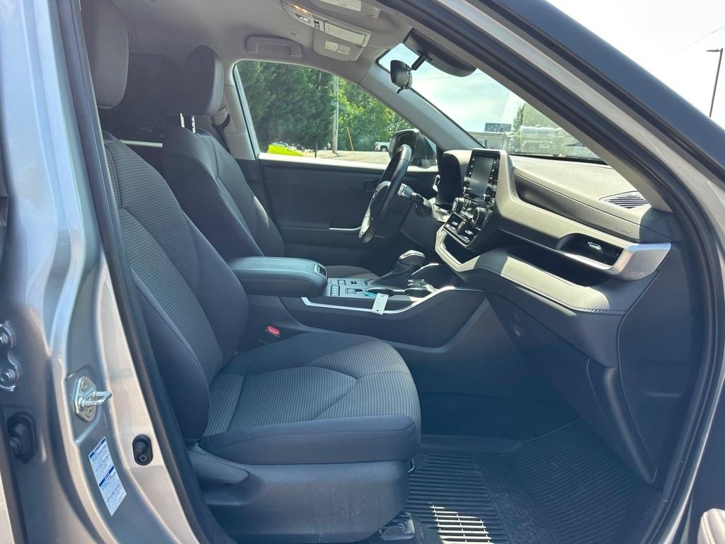 Toyota Highlander LE AWD V6 2022