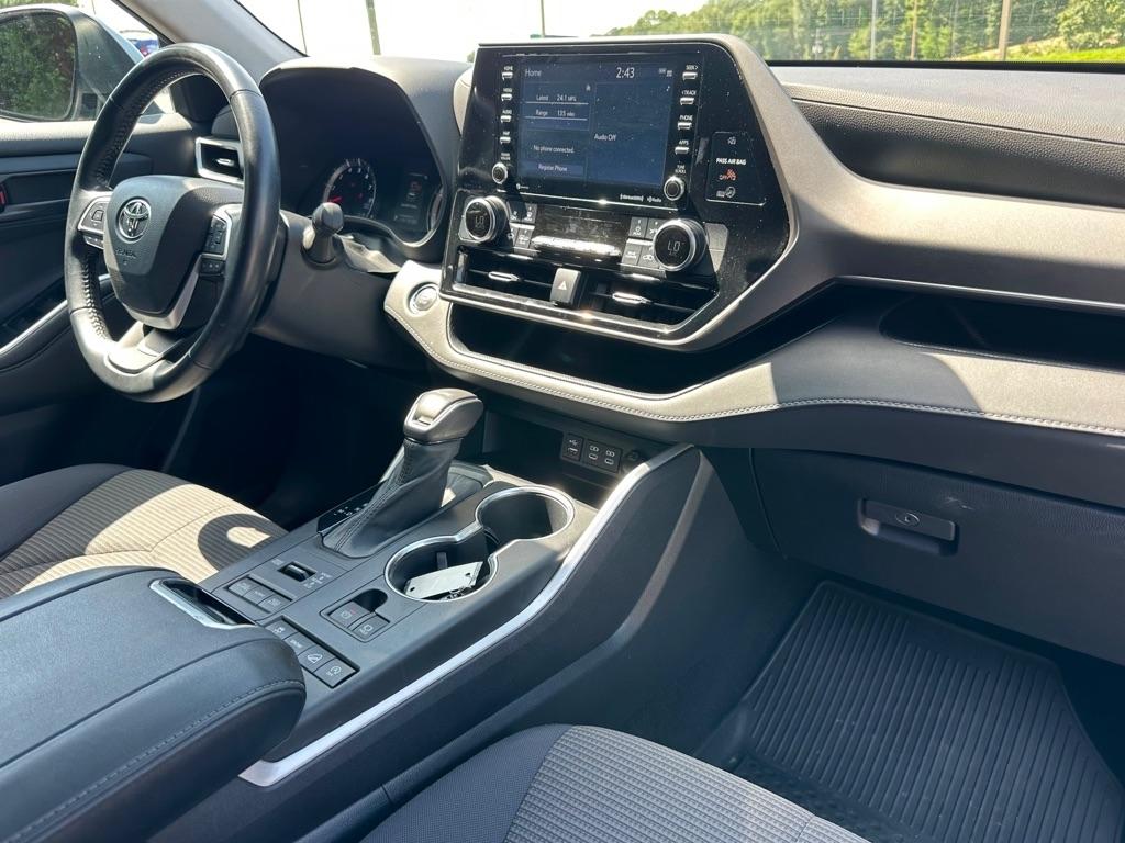 Toyota Highlander LE AWD V6 2022