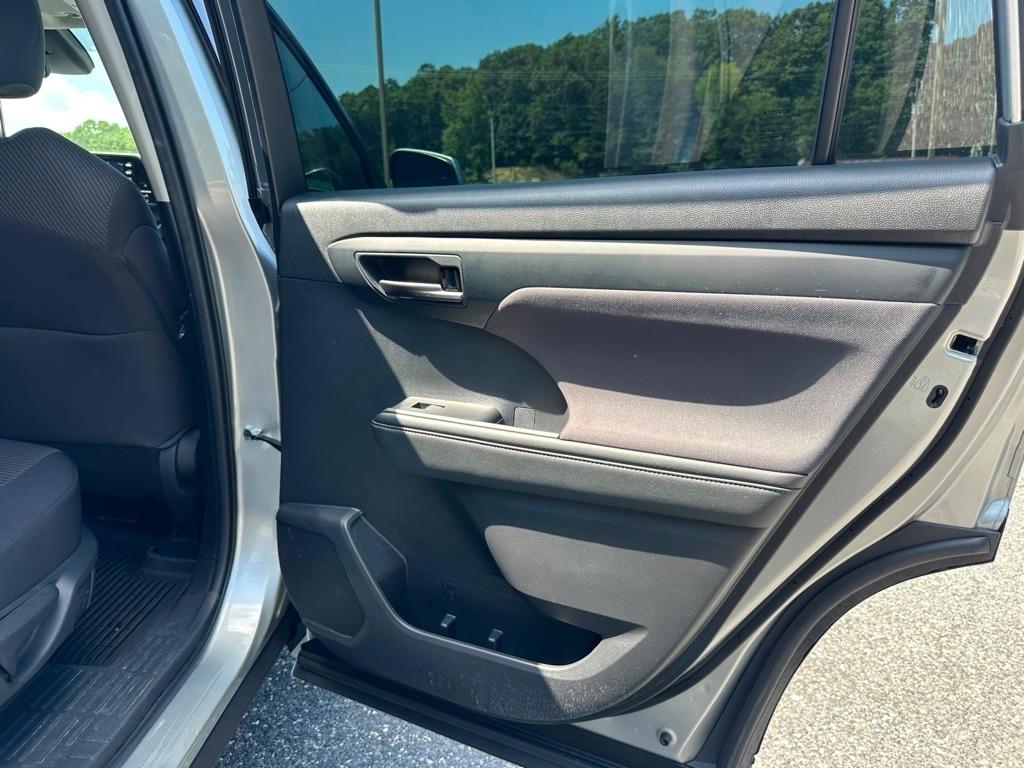 Toyota Highlander LE AWD V6 2022