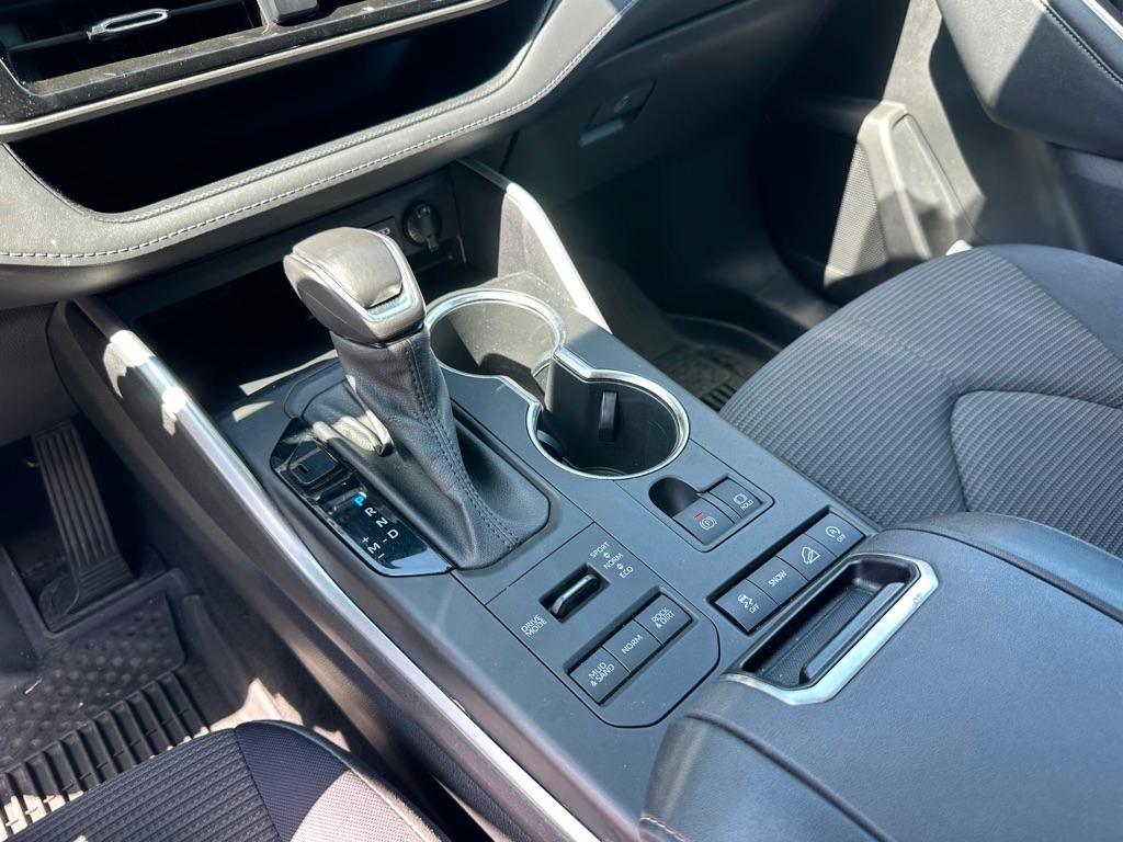 Toyota Highlander LE AWD V6 2022