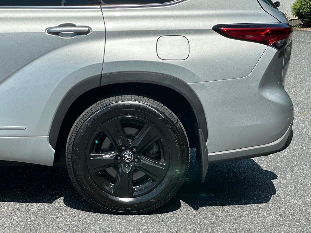Toyota Highlander LE AWD V6 2022