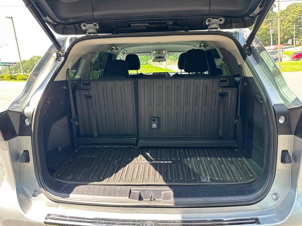 Toyota Highlander LE AWD V6 2022