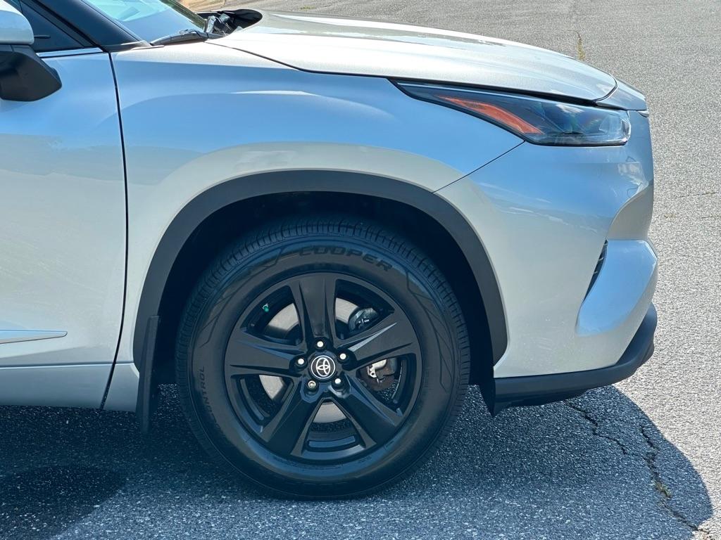 Toyota Highlander LE AWD V6 2022