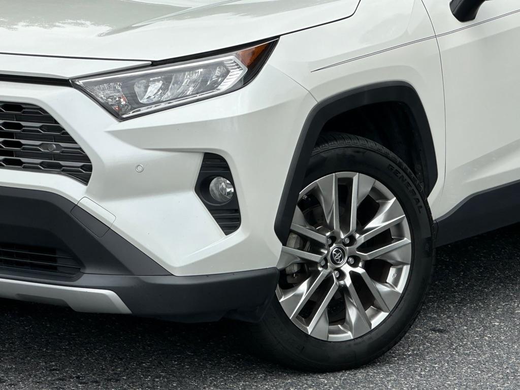 2019 Toyota RAV4 Limited - Photo 9