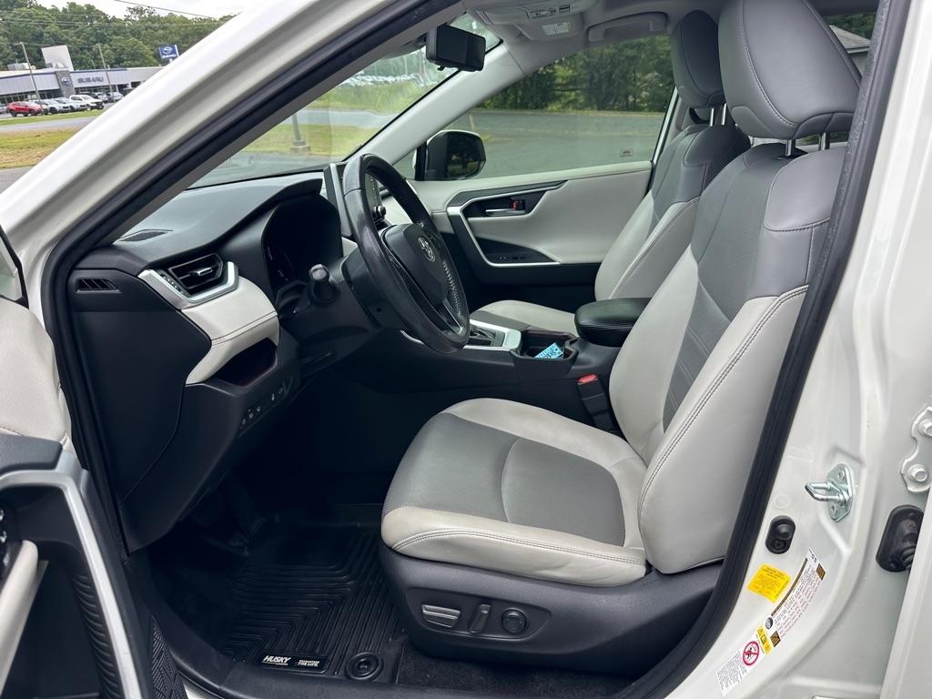 2019 Toyota RAV4 Limited - Photo 11