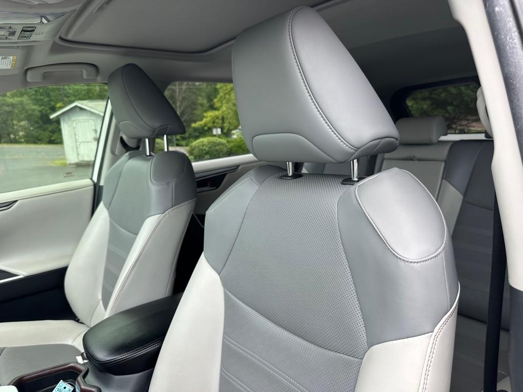 2019 Toyota RAV4 Limited - Photo 13