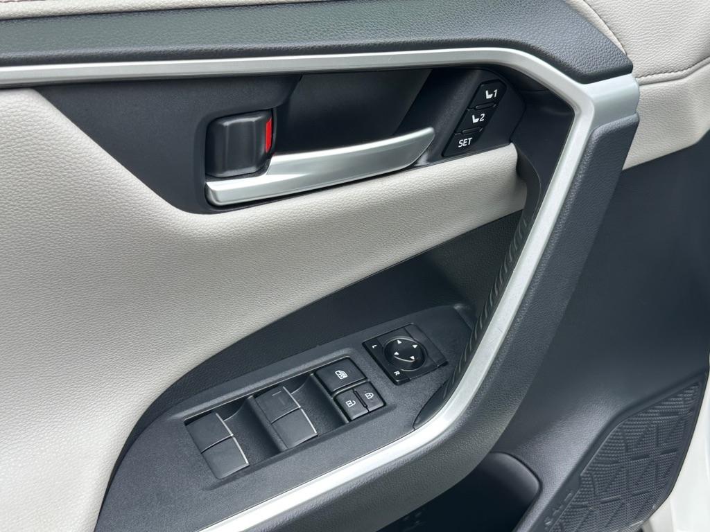 2019 Toyota RAV4 Limited - Photo 15