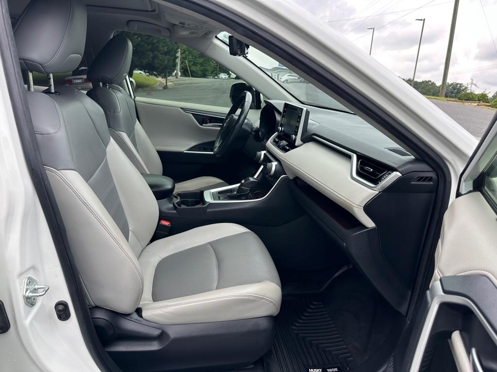 2019 Toyota RAV4 Limited - Photo 16