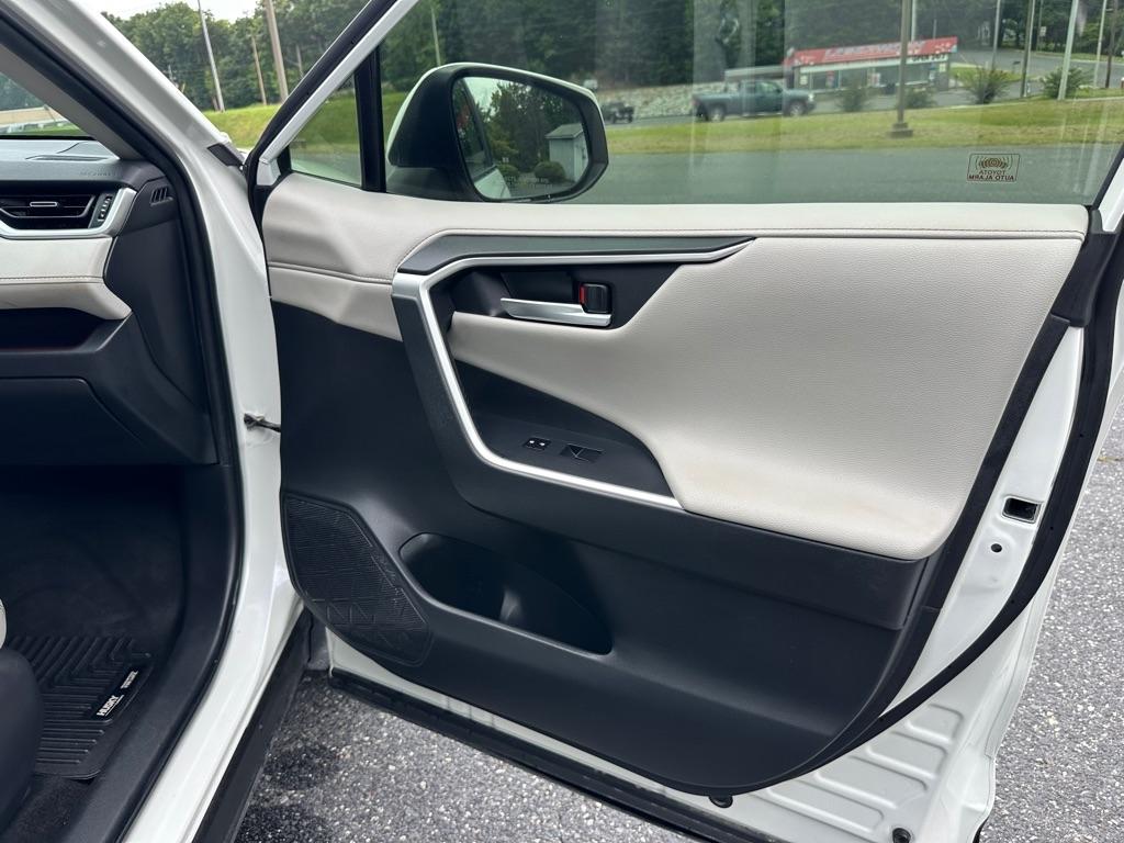 2019 Toyota RAV4 Limited - Photo 18