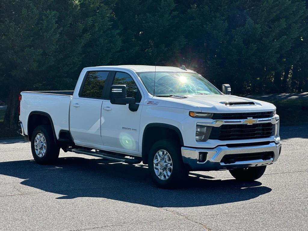 Chevrolet Silverado 2500HD LT Crew Cab Long Box 4WD 2024