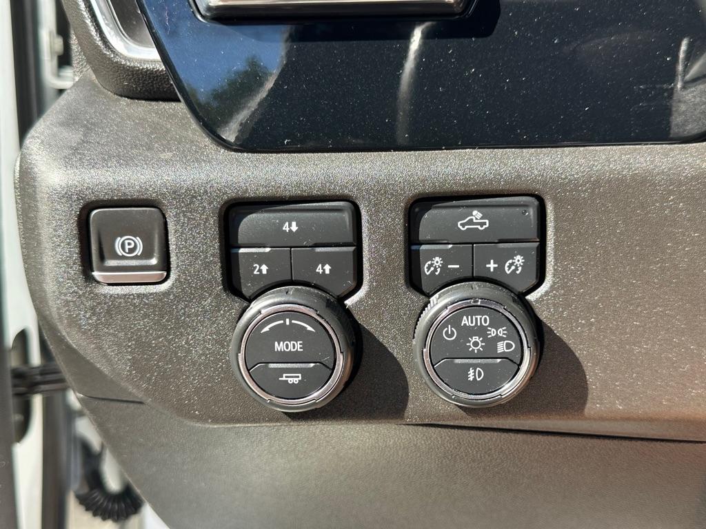 Chevrolet Silverado 2500HD LT Crew Cab Long Box 4WD 2024
