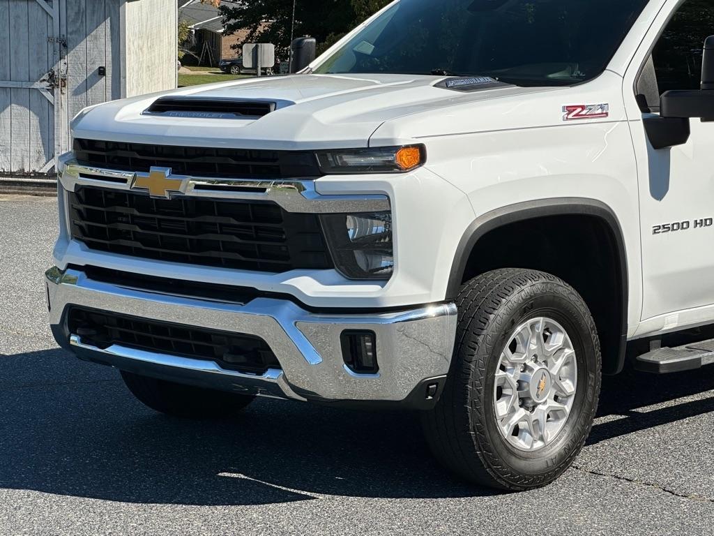 Chevrolet Silverado 2500HD LT Crew Cab Long Box 4WD 2024
