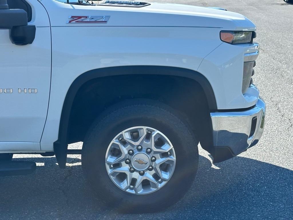Chevrolet Silverado 2500HD LT Crew Cab Long Box 4WD 2024