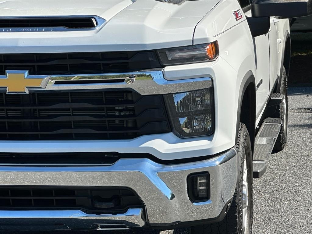 Chevrolet Silverado 2500HD LT Crew Cab Long Box 4WD 2024