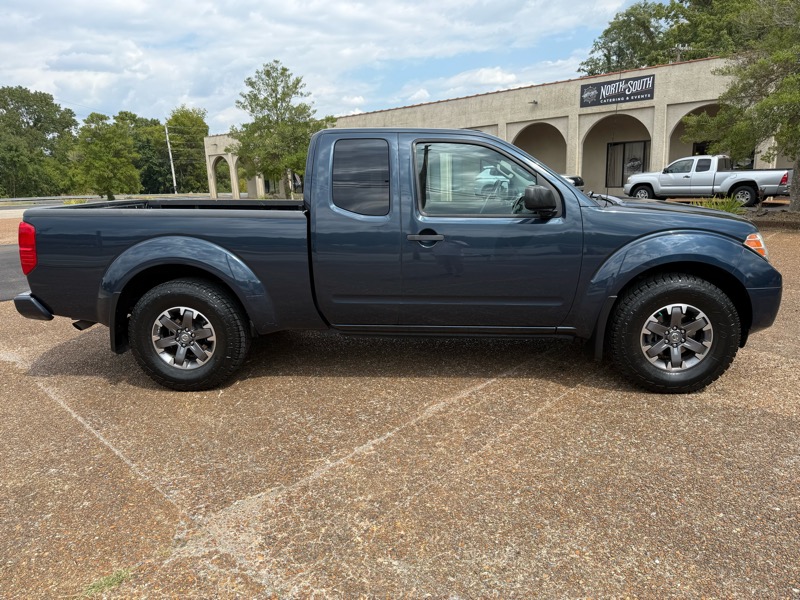 Nissan Frontier SV King Cab 5AT 2WD 2016 Nissan Frontier SV King Cab 5AT 2WD 2016