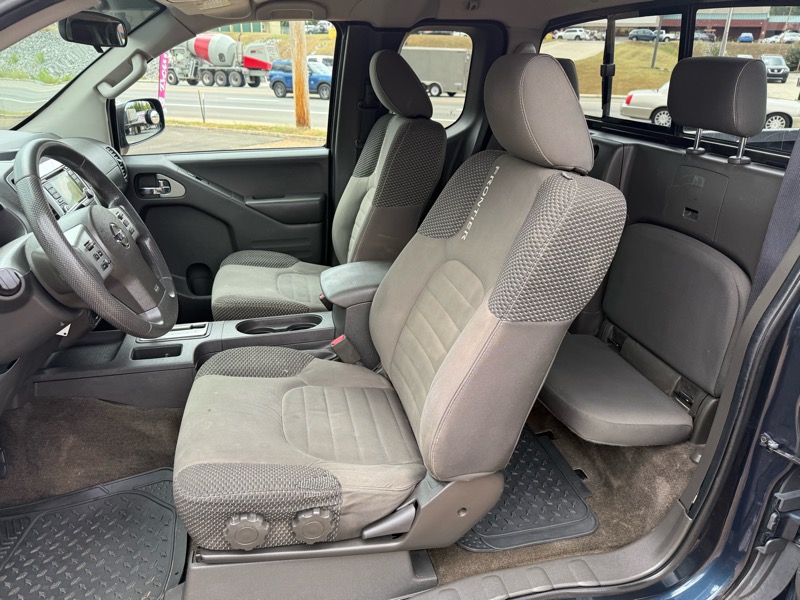 Nissan Frontier SV King Cab 5AT 2WD 2016 Nissan Frontier SV King Cab 5AT 2WD 2016