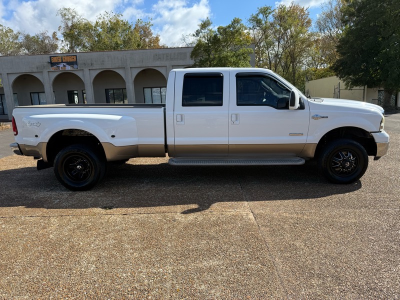 Ford F-350 SD Lariat Crew Cab 4WD DRW 2005 Ford F-350 SD Lariat Crew Cab 4WD DRW 2005