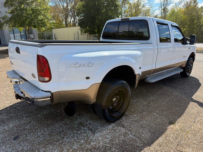 Ford F-350 SD Lariat Crew Cab 4WD DRW 2005 Ford F-350 SD Lariat Crew Cab 4WD DRW 2005