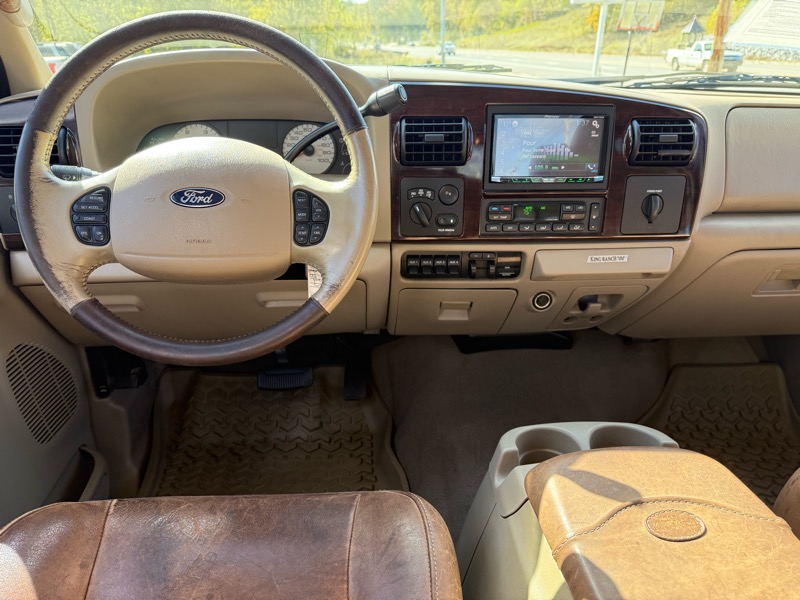 Ford F-350 SD Lariat Crew Cab 4WD DRW 2005 Ford F-350 SD Lariat Crew Cab 4WD DRW 2005