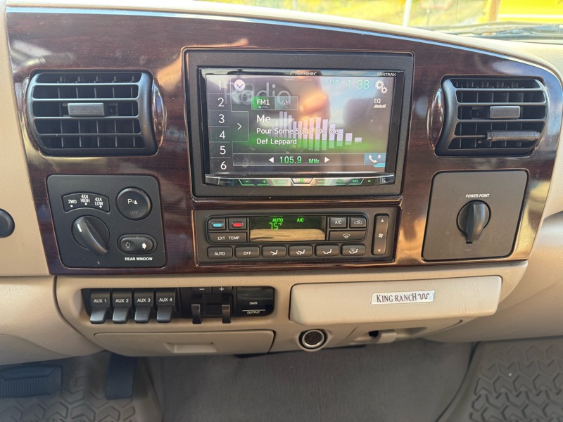 Ford F-350 SD Lariat Crew Cab 4WD DRW 2005 Ford F-350 SD Lariat Crew Cab 4WD DRW 2005