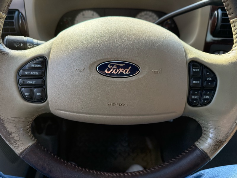 Ford F-350 SD Lariat Crew Cab 4WD DRW 2005 Ford F-350 SD Lariat Crew Cab 4WD DRW 2005