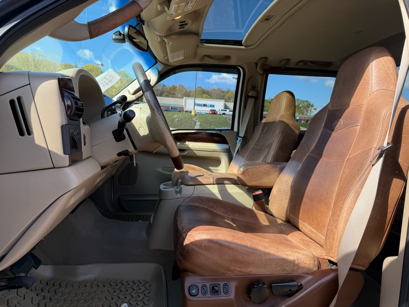 Ford F-350 SD Lariat Crew Cab 4WD DRW 2005 Ford F-350 SD Lariat Crew Cab 4WD DRW 2005