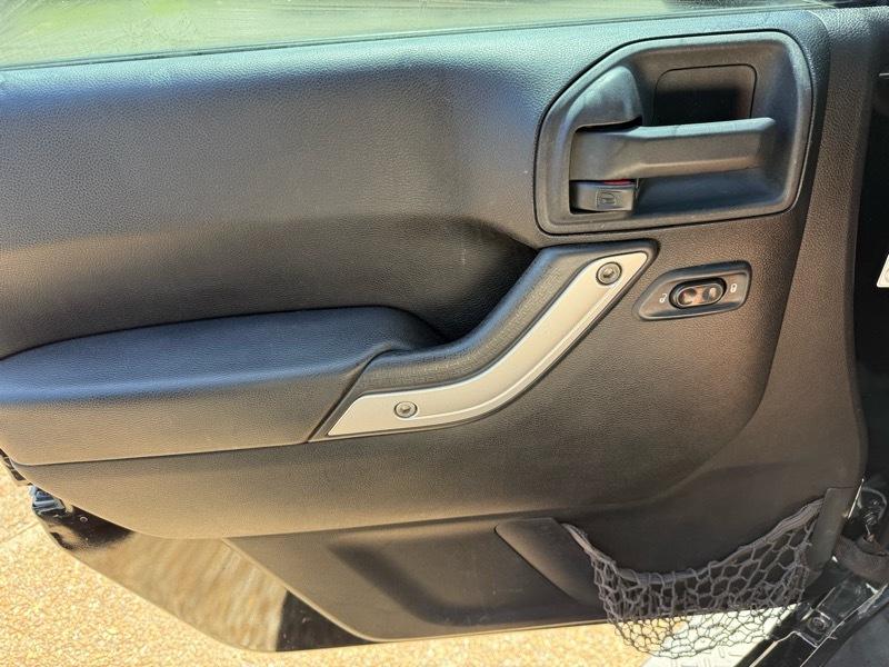 Jeep Wrangler Unlimited Sahara 4WD 2012