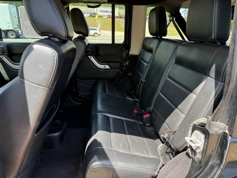 Jeep Wrangler Unlimited Sahara 4WD 2012