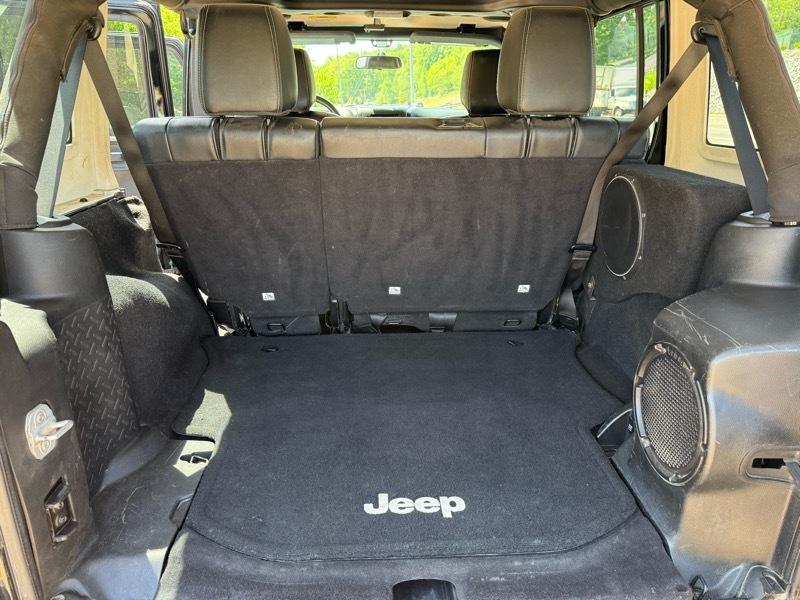 Jeep Wrangler Unlimited Sahara 4WD 2012