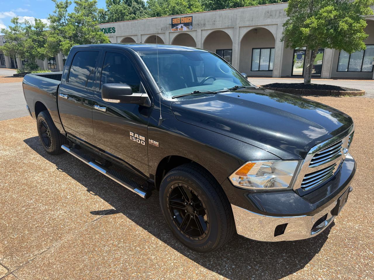 RAM 1500 SLT Crew Cab SWB 4WD 2017