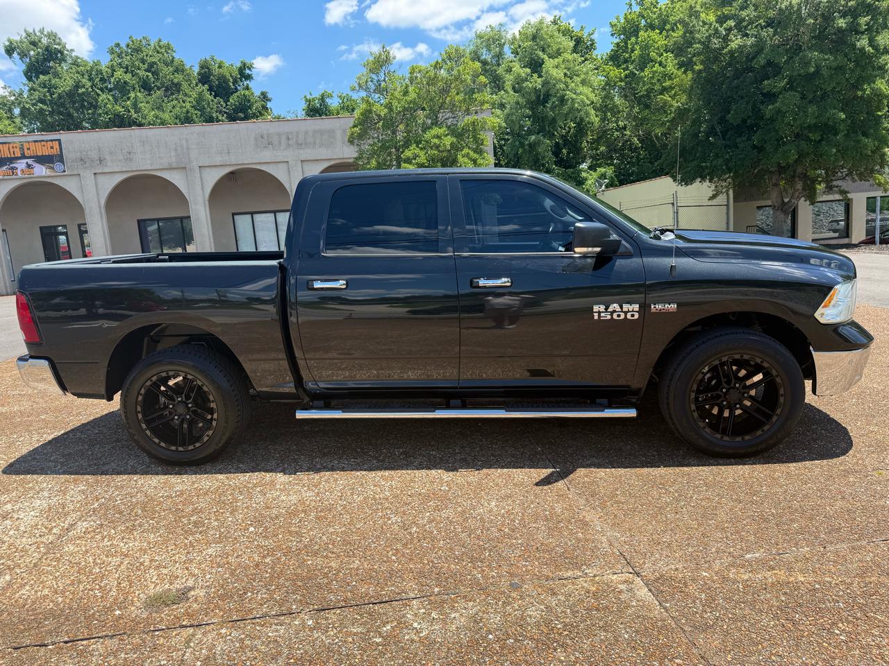 RAM 1500 SLT Crew Cab SWB 4WD 2017