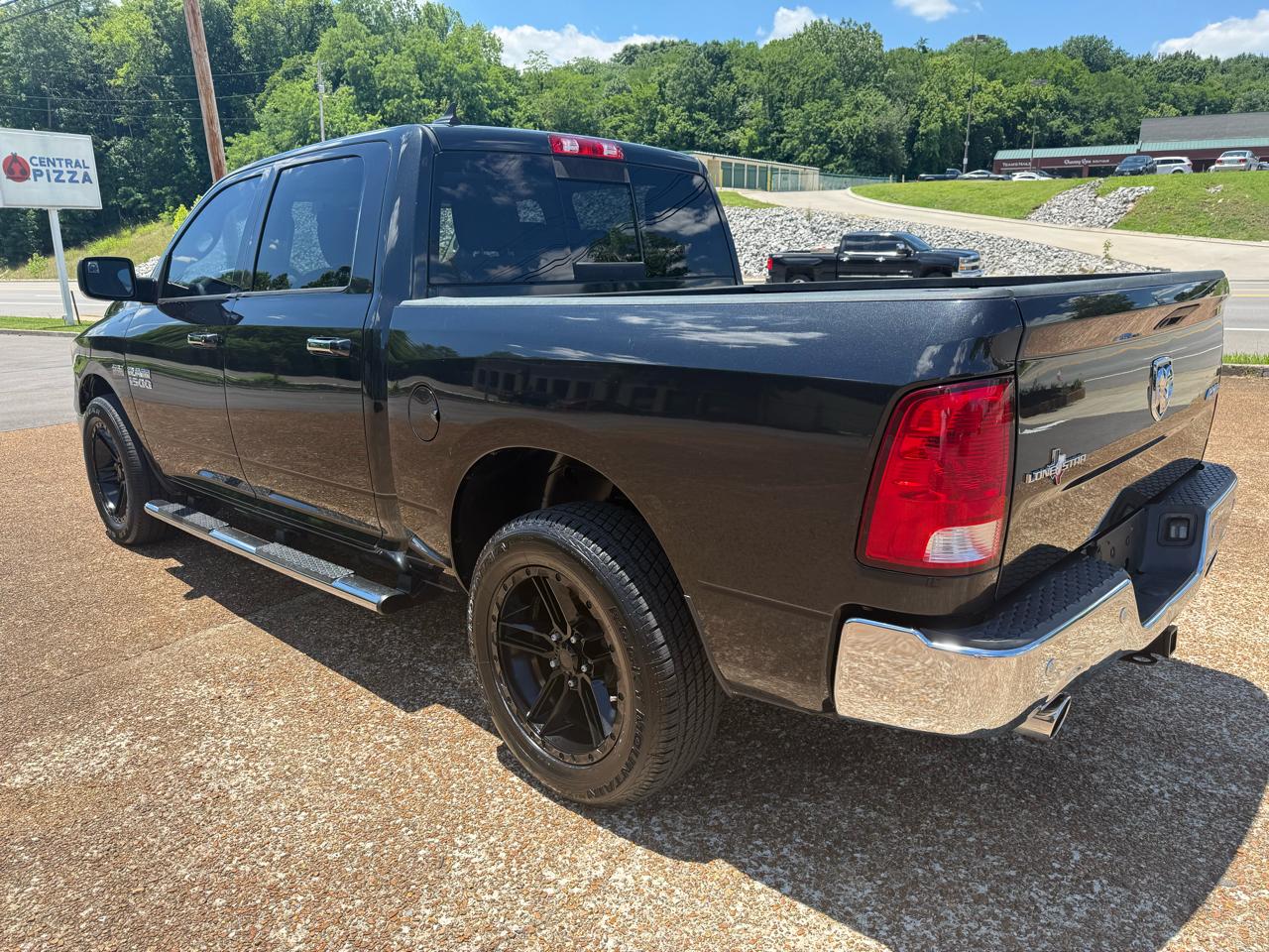 RAM 1500 SLT Crew Cab SWB 4WD 2017